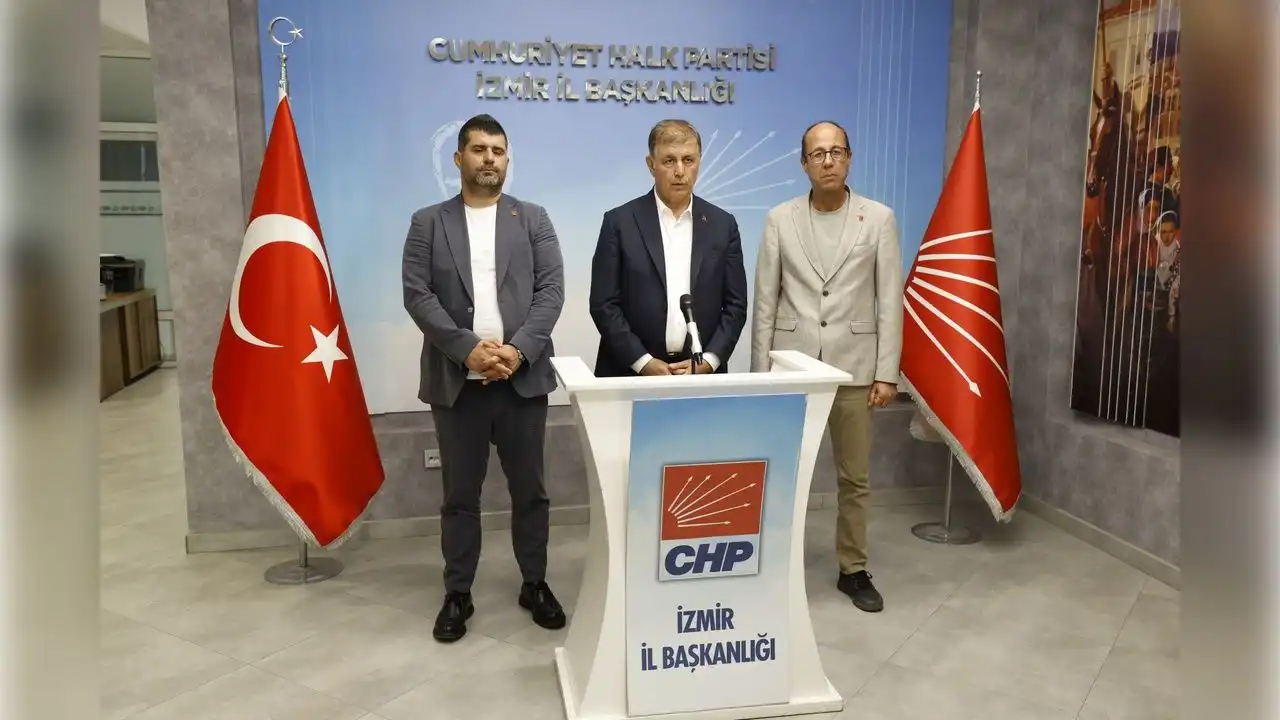 Cemil Tugay, CHP İzmir'i ziyaret etti haberinin görseli