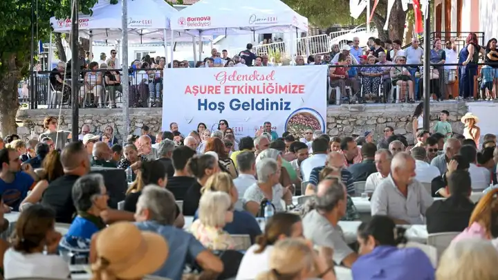 Gökdere’de geleneksel aşure sofrası