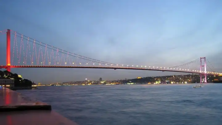 İstanbul 15 Temmuz Şehitler Köprüsü’nde intihar girişimi!