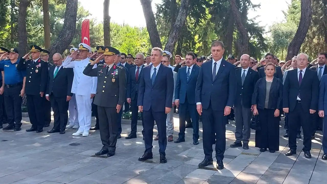 İzmir 15 Temmuz’u unutmadı: Şehitler anıldı… haberinin görseli