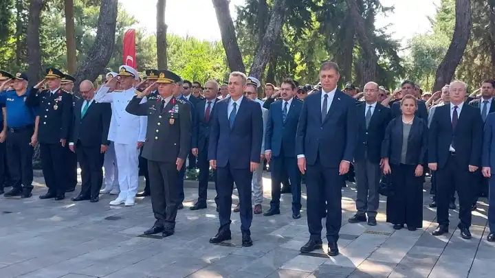 İzmir 15 Temmuz’u unutmadı: Şehitler anıldı…