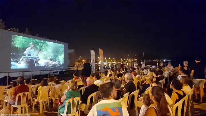 İzmir'de Ağustos ayında açık hava sineması gösterim yerleri