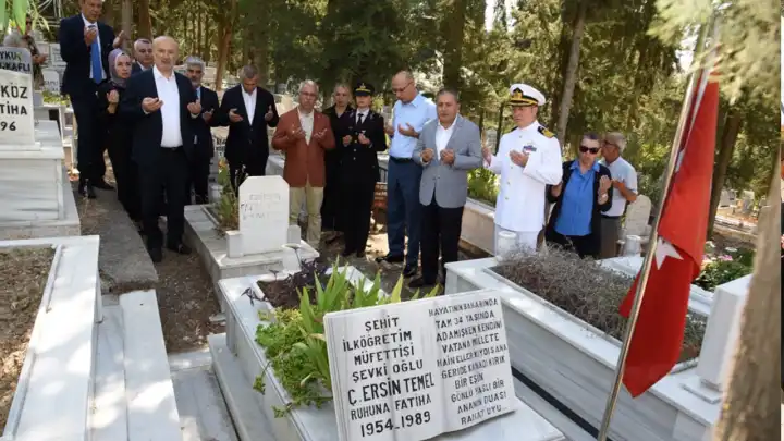 Karşıyaka'da 15 Temmuz şehitleri dualarla anıldı