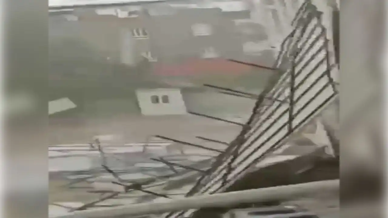 Kuvvetli rüzgar yurt çatısını uçurdu haberinin görseli