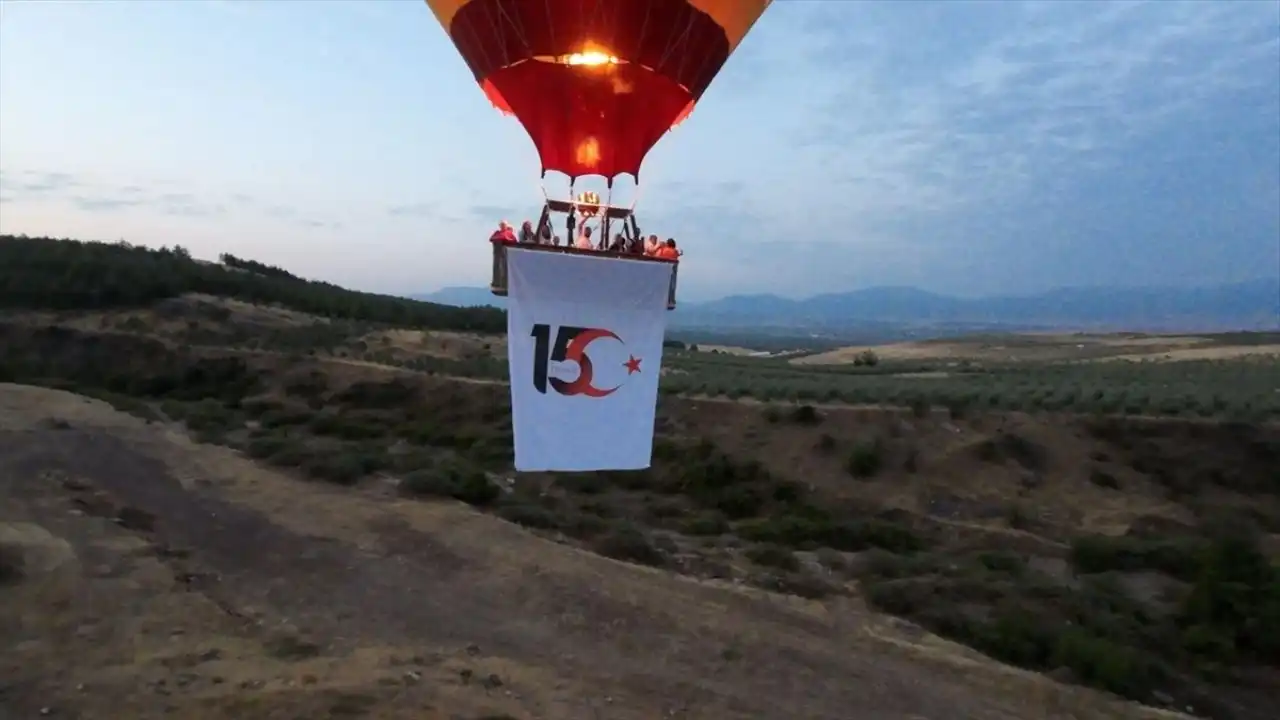 Pamukkale semalarında 15 Temmuz'a özel anlamlı uçuş haberinin görseli