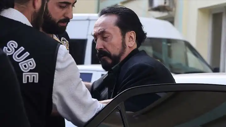 Adnan Oktar'ın cezaevinden fotoğrafı gündem oldu: ‘7 yılda gençleşti’