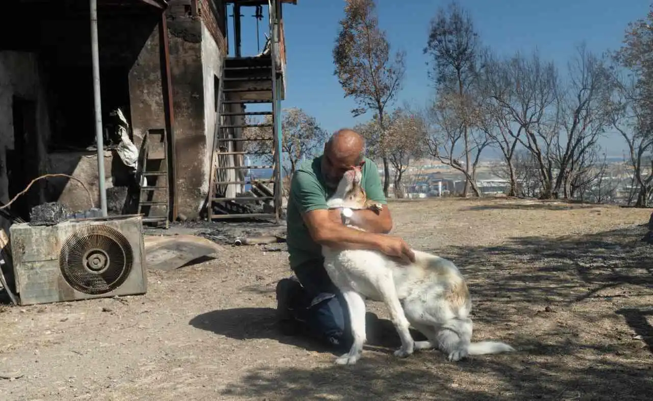 Aliağa’daki yangından kurtarılan Kaptan’a sıcak yuva haberinin görseli