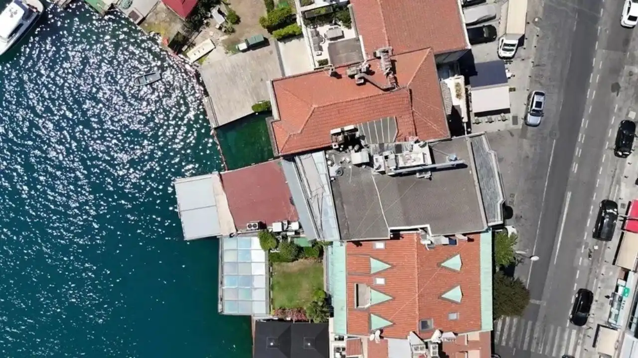 Boğaz’da kaçak yapı avı: Tarihi pastane yıkıldı! haberinin görseli
