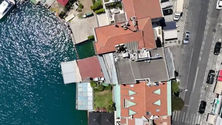 Boğaz’da kaçak yapı avı: Tarihi pastane yıkıldı!