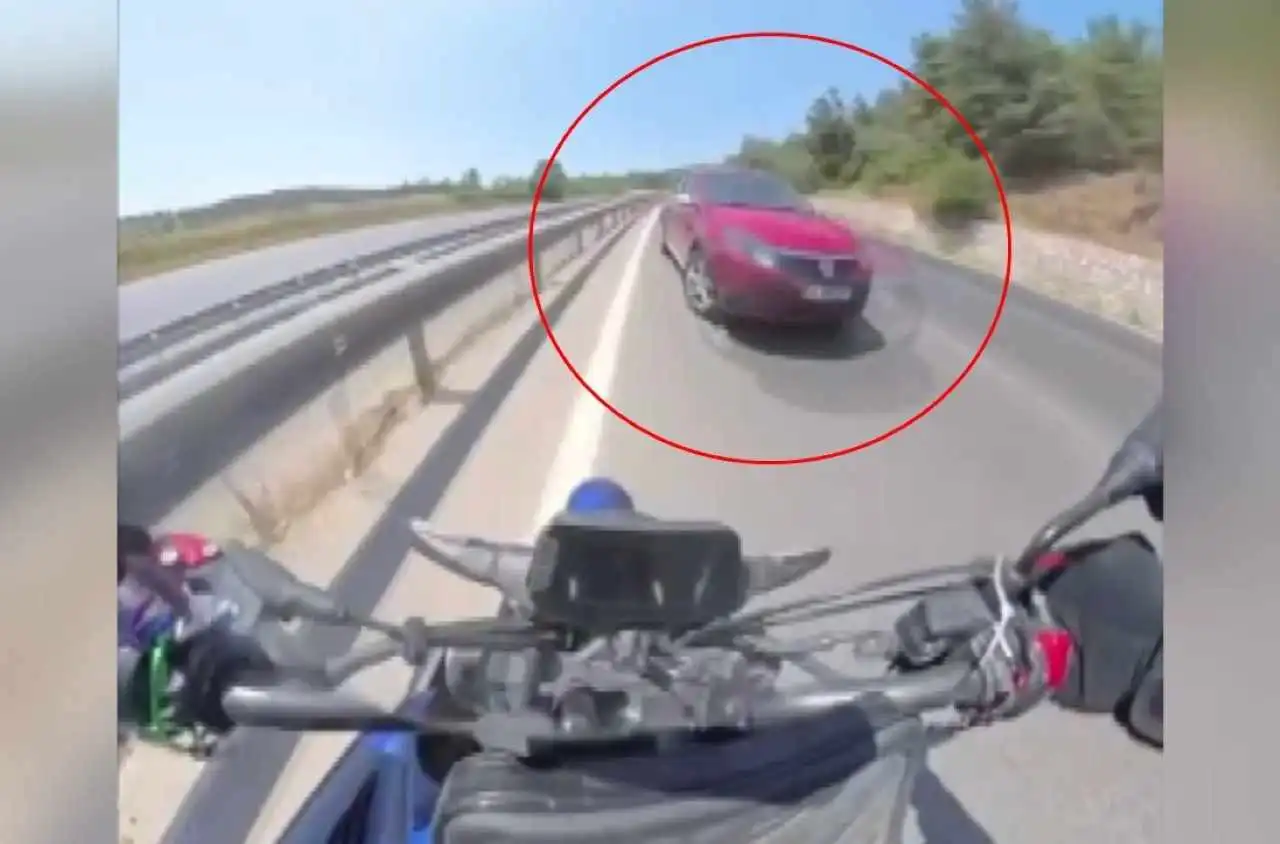Faciaya ramak kala: Ters şeritten gelen otomobille burun buruna geldi haberinin görseli