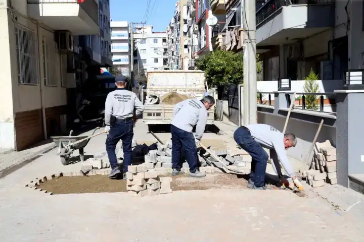 Karşıyaka’da yol yenileme çalışması: Belediye’nin şantiyesinden ilçeye nitelikli hizmet