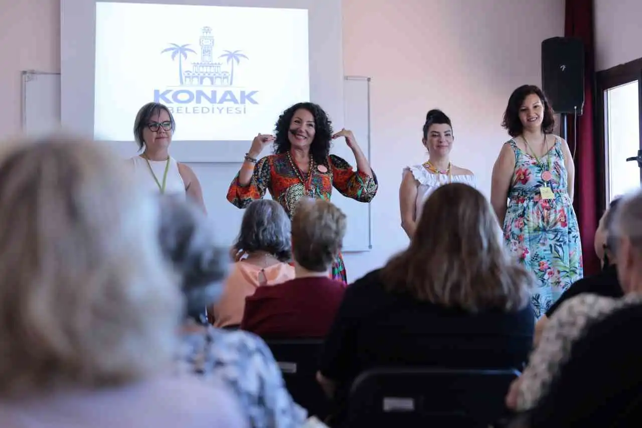 Konak’ta ‘Kahkaha Yogası ile Sağlığa Merhaba’ etkinliği haberinin görseli