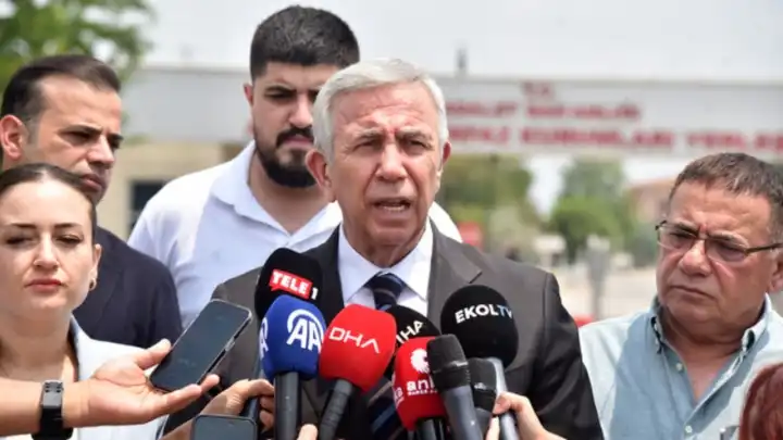 Mansur Yavaş’tan cezaevi önünde sert tepki: “Dağdan inene af var, seçilmişe tutuklama!”