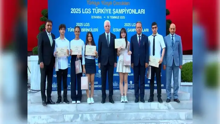 Vali Gül, LGS'den 500 tam puan alan 163 öğrenciyle buluştu
