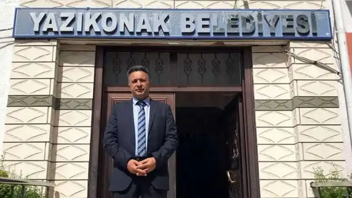 Belediye Başkanı ve personel boruların altında kaldı