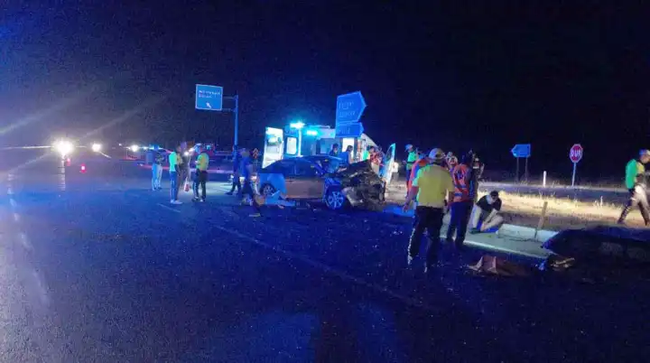 Bitli eski Valisi Valisi Karaömeroğlu trafik kazası geçirdi