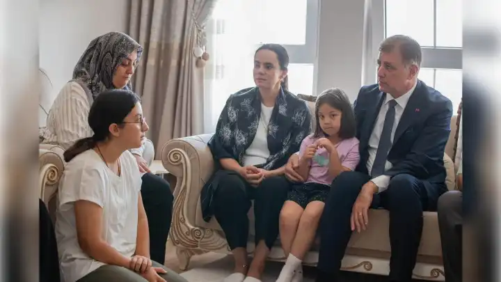 Cemil Tugay şehit ailesini ziyaret etti