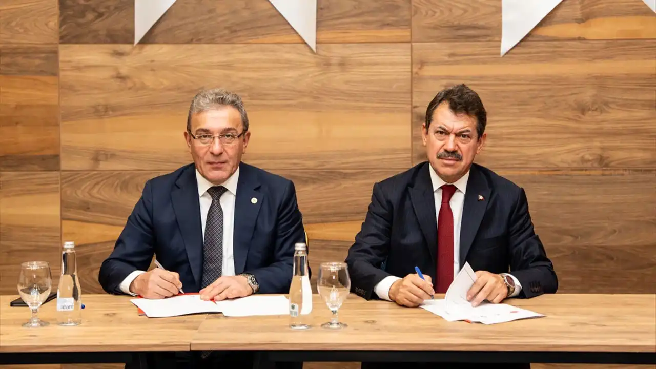 İzmir'de insan hakları, şiddetle mücadele ve sosyal arabuluculuk protokolü imzalandı haberinin görseli