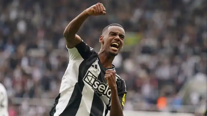 Newcastle yıldızı Liverpool’un radarında: Alexander Isak kimdir?