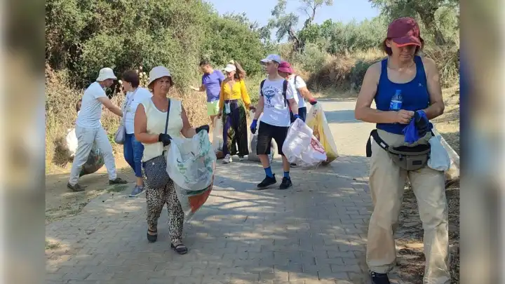 Ödemiş'te çevre gönüllüleri yangına karşı seferber oldu