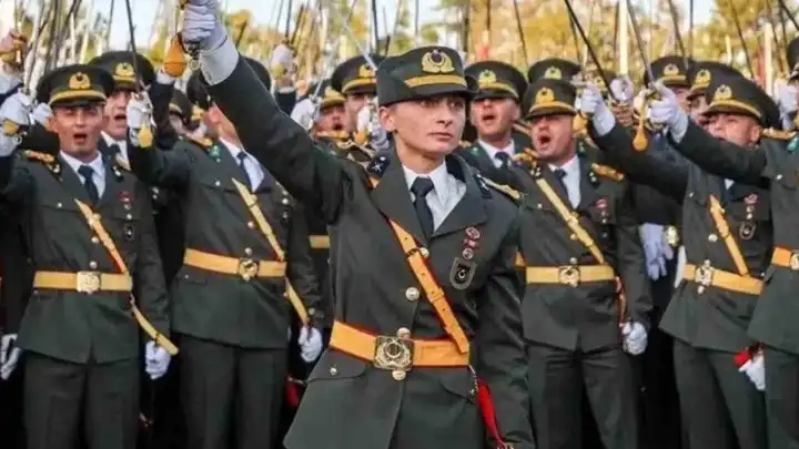 Teğmen Ebru Eroğlu'nun TSK’ya geri dönüş davası reddedildi