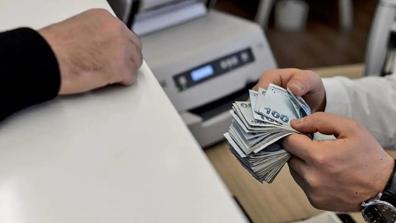 Yargıtay'dan emekliler için kritik karar: Bankalar maaşa bloke koyabilecek! haberinin görseli