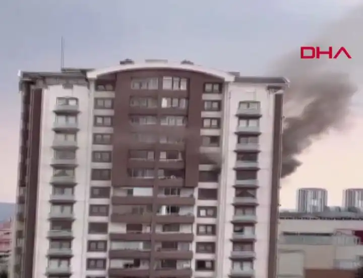 Ankara'da bir hafta içinde ikinci apartman yangını: Mahsur kalanlar itfaiye ekiplerince kurtarılıyor