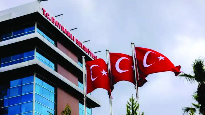 Bayraklı Belediyesi’nden hak arama mücadelesine ücretsiz danışmanlık desteği