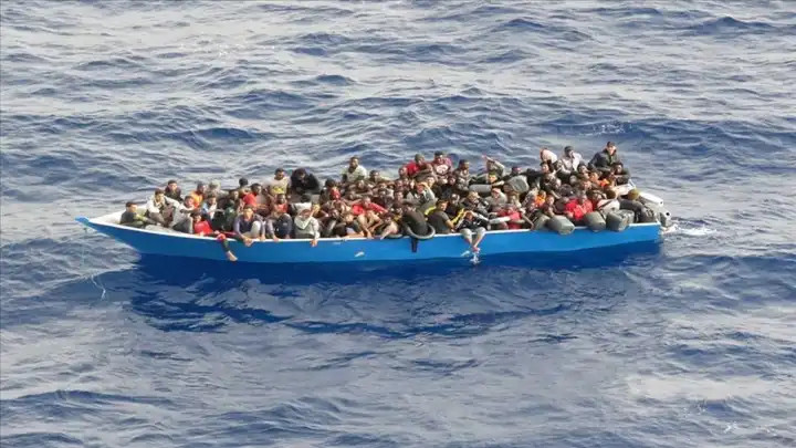 Çeşme'de 37 düzensiz göçmen kurtarıldı