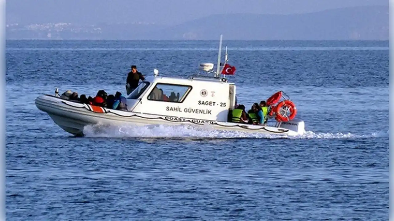Dikili'de tekne faciası: Denize atladı boynu kırıldı, hayatını kaybetti! haberinin görseli