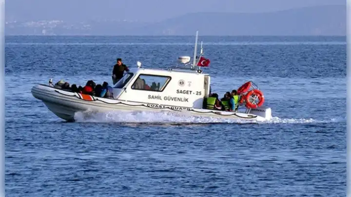 Dikili'de tekne faciası: Denize atladı boynu kırıldı, hayatını kaybetti!
