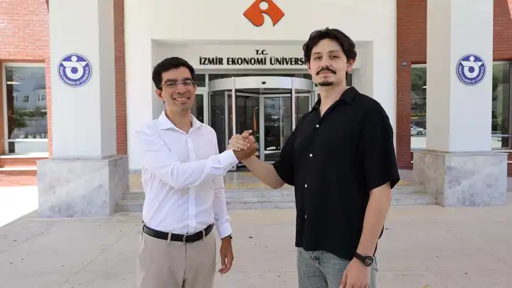 İzmir Ekonomi Üniversitesi mezunları Avrupa’ya yelken açıyor haberinin görseli