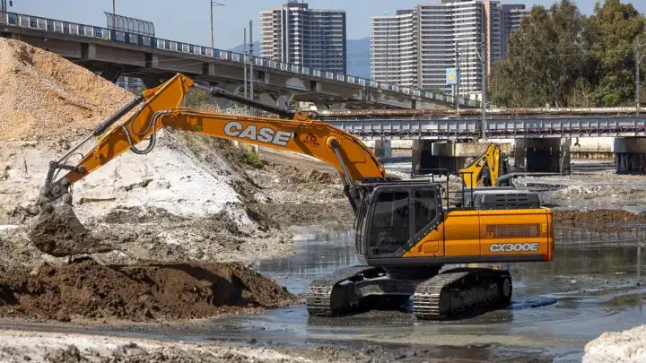 İzmir haber: Meles ve Manda Dereleri'nden 236 bin yon çamur çıkarıldı
