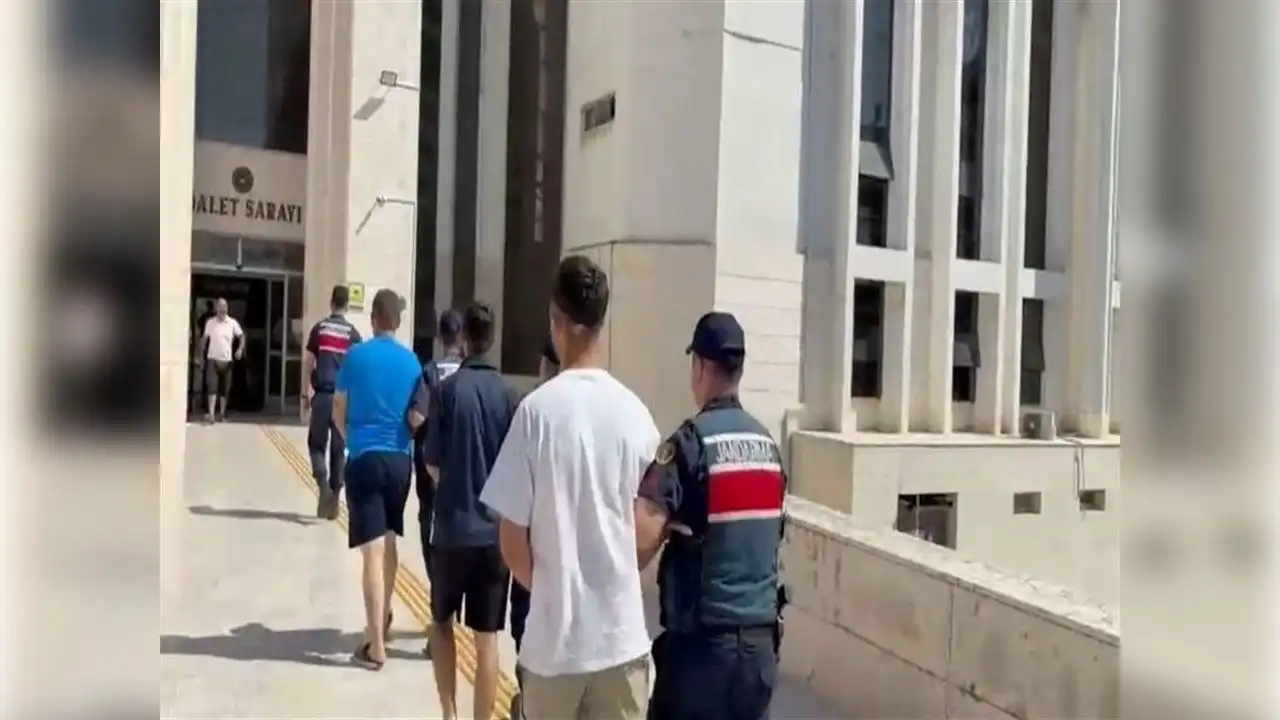 Kaçak hükümlüler, plajda yakalandı haberinin görseli