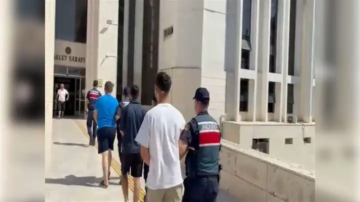 Kaçal hükümlüler, plajda yakalandı