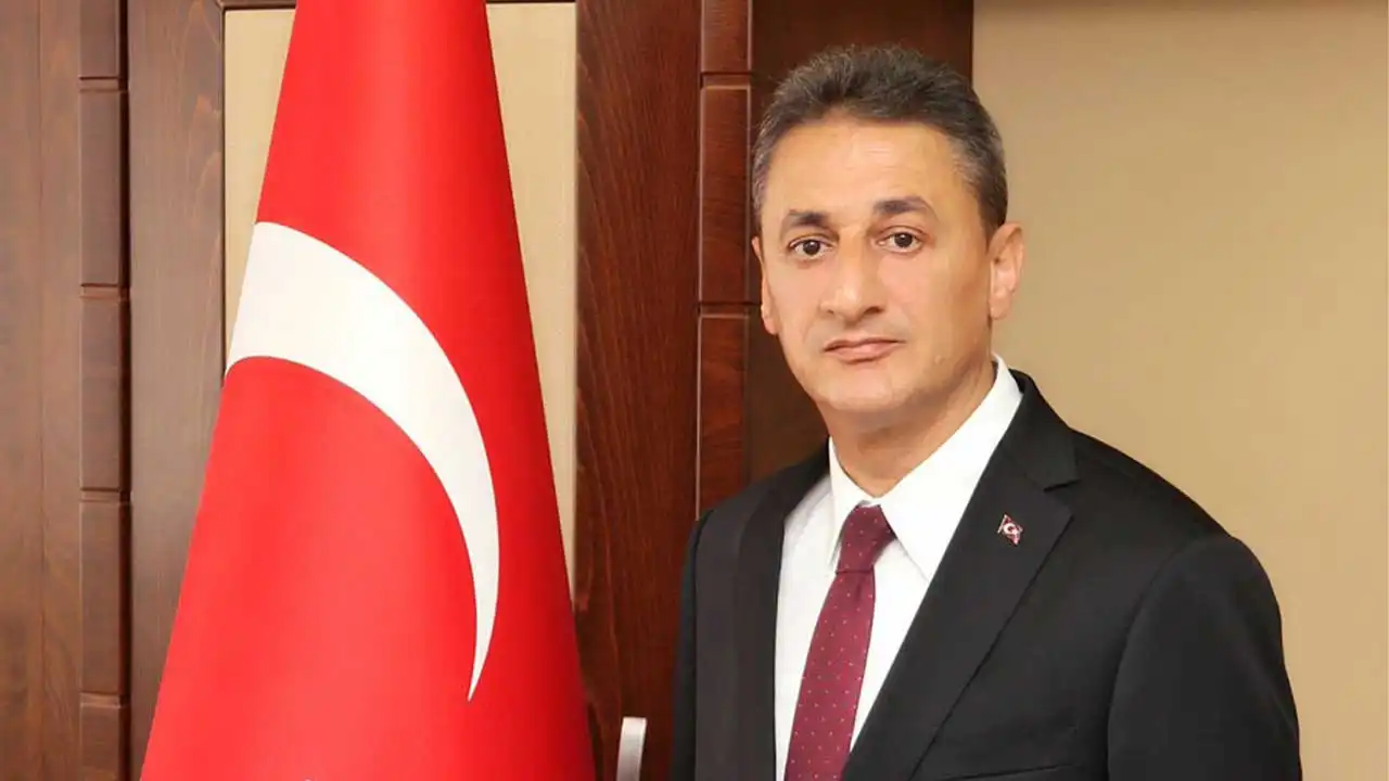Kazada yaralanan Bitlis eski Valisi Karaömeroğlu hayatını kaybetti haberinin görseli