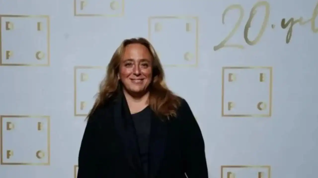 Ayşe Barım krizi derinleşiyor: Ünlü oyuncular menajerlerini sildi! haberinin görseli