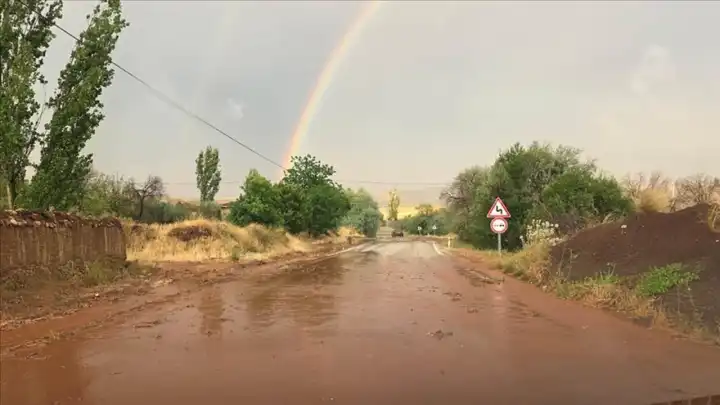 Çorum'da sağanak etkili oldu: Dereler taştı