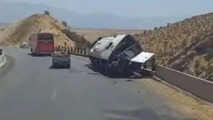 Feci kaza! Otobüs devrildi onlarca ölü var..