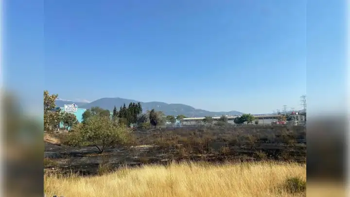 İzmir'de AVM otoparkında yangın paniği!