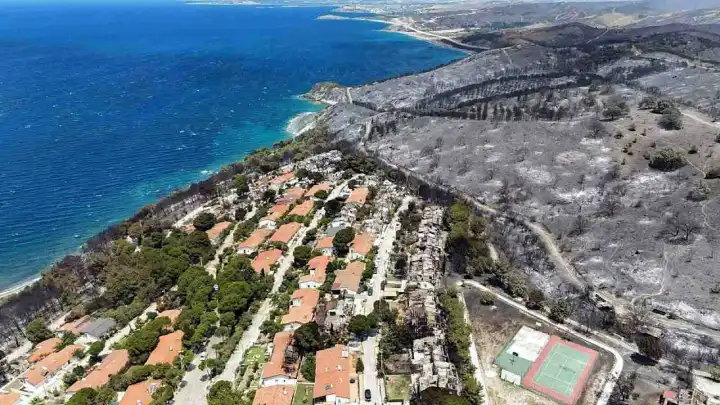 İzmir’de yangın sonrası erozyon ve sel tehlikesi kapıda: Toprak kıymetini kaybediyor