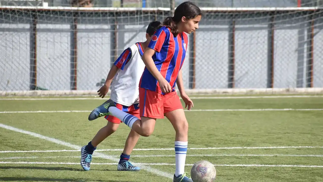 Kız futboluna Altınordu dokunuşu  haberinin görseli