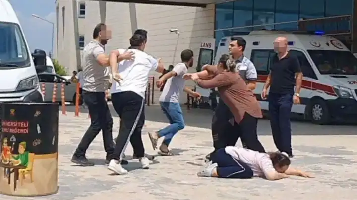 Minik bebeğin ölümü aileyi karıştırdı! Anne aileye saldırdı..