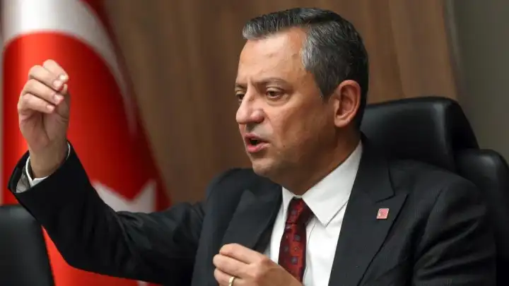 Özgür Özel’den sert çıkış: “Anayasa’ya uymayanla yeni anayasa mı yapılır?”