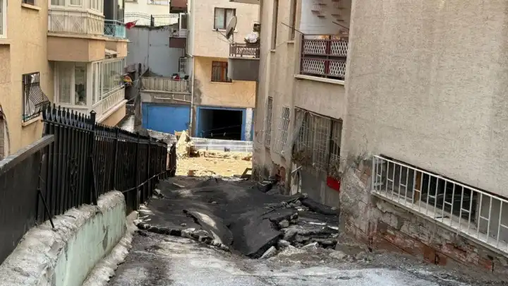 Sel sularında anne ve kızının korku dolu mücadelesi