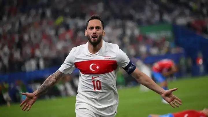 Transfer bombası: Hakan Çalhanoğlu Fenerbahçe’ye mi geliyor?