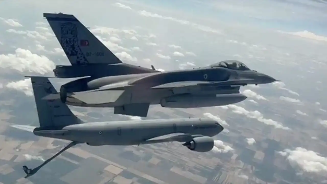 Türk F-16'ları NATO görevinde! Romanya semalarında güç gösterisi haberinin görseli