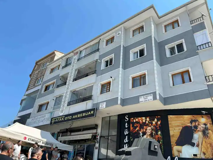 Aidat tartışması nedeniyle apartman yöneticisini kalbinden bıçaklamıştı:  Şüpheli tutuklandı