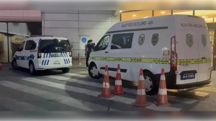 İstanbul'da AVM’de asma tavan çöktü