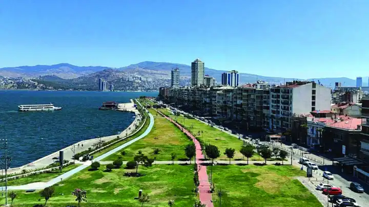 İzmir'de kavurucu sıcaklar: Kordon boş kaldı